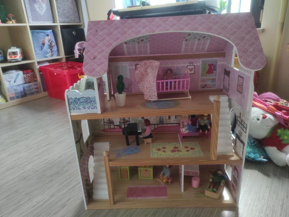 Domek dla lalek z akcesoriami