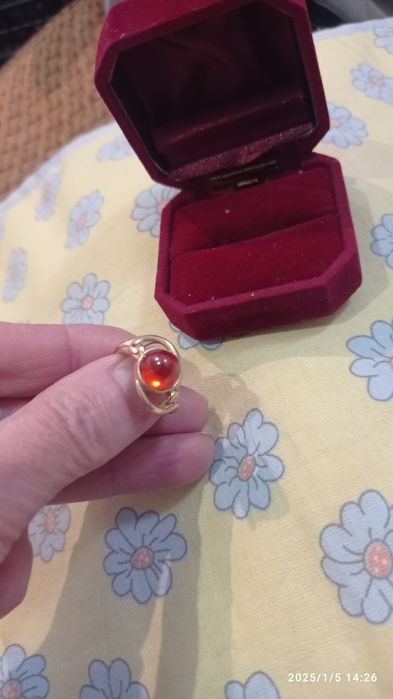 Золотое кольцо с изысканным оранжевым сапфиром