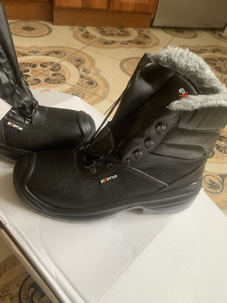 Buty zimowe robocze nowe nr 43 za 170