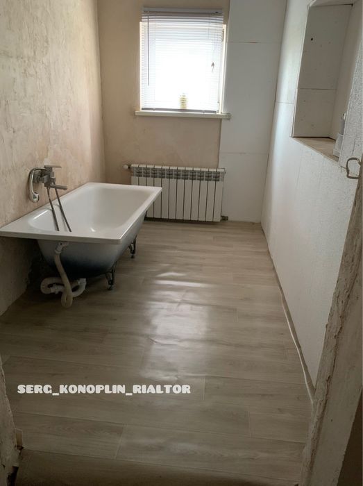 Продам просторную 2к квартиру с частичным ремонтом в таунхаусе в Центр