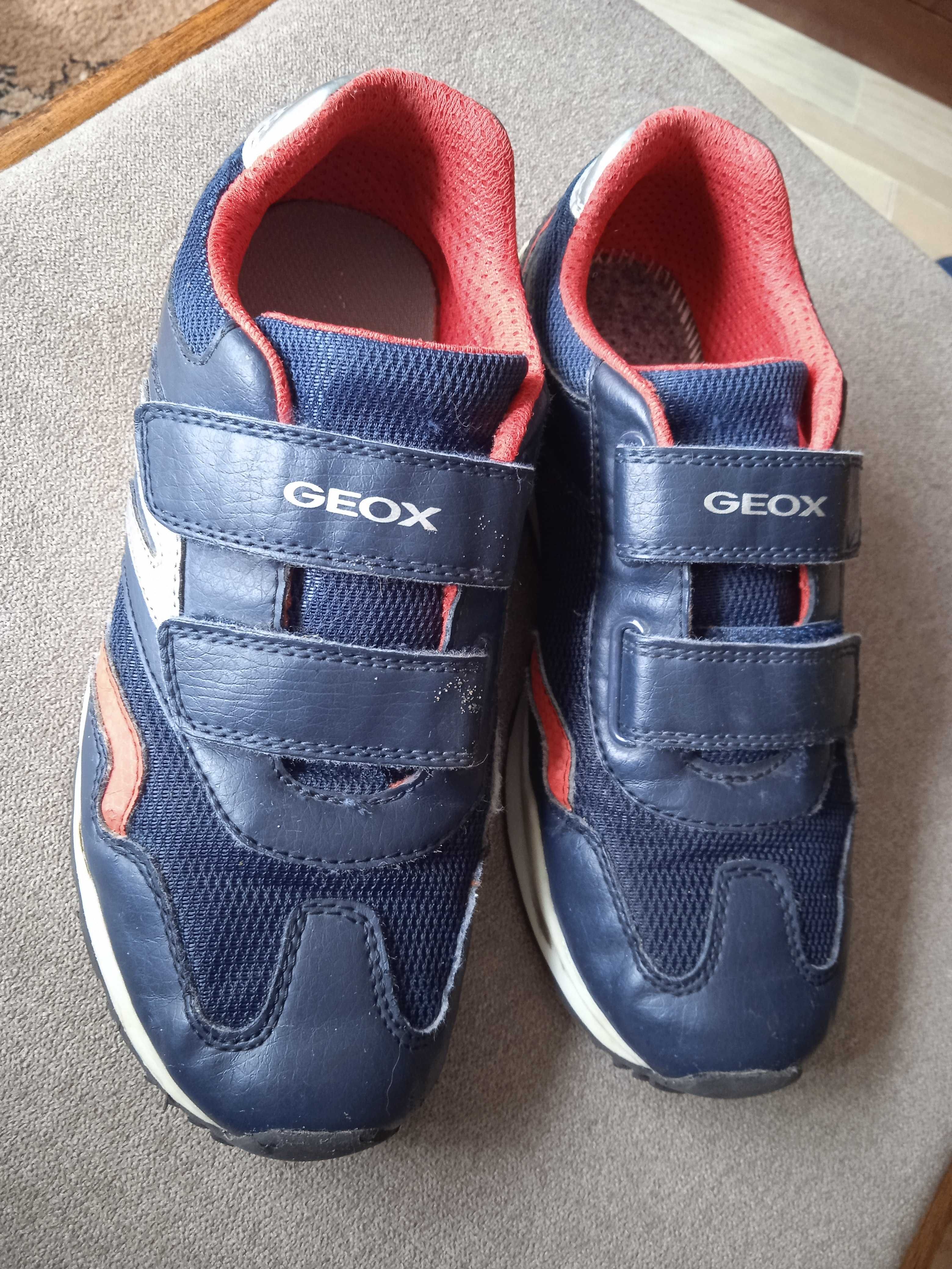 Відмінні кросівки Geox, розмір 36, устілка 23,5см.