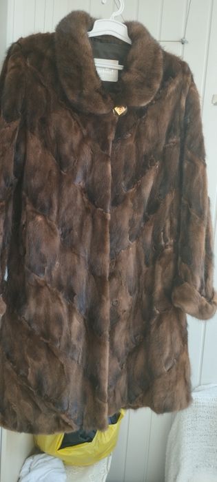 Норкова шуба 48-50, темного шоколаду,все добре, немає потертості,.