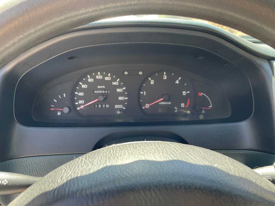 Nissan Almera 2.0D Comercial 1996 - a andar, ideal para peças.