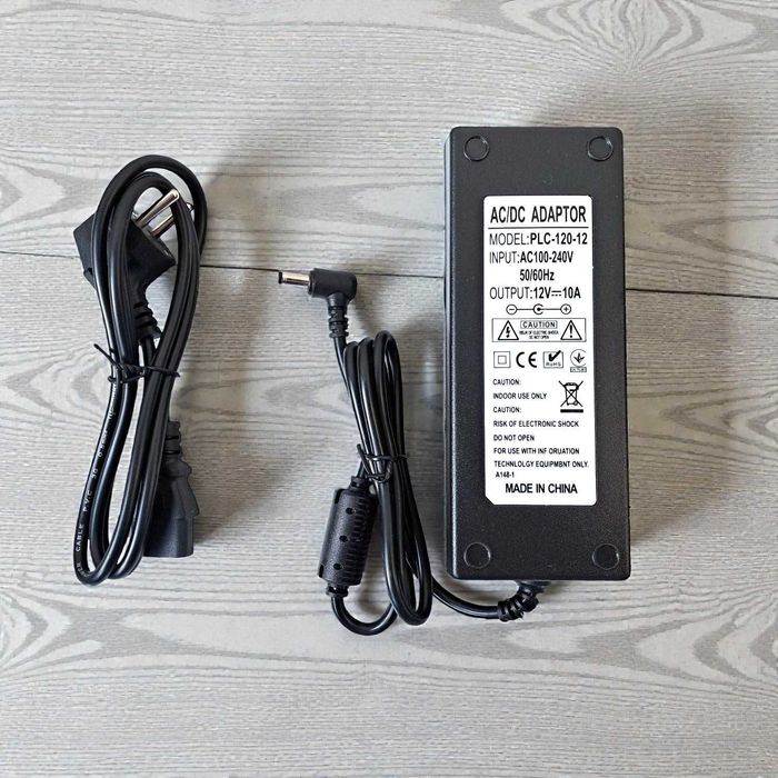 Блок живлення в пластиковому корпусі 12В 10А із кутовим штекером