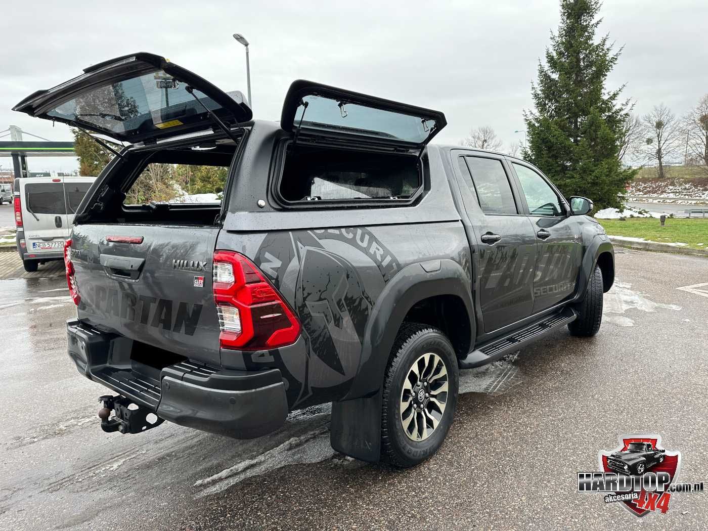 Zabudowa Toyota Hilux Revo Hardtop Premium VENTURE