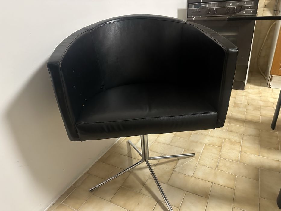 Cadeiras em pele verdadeira da Area Store