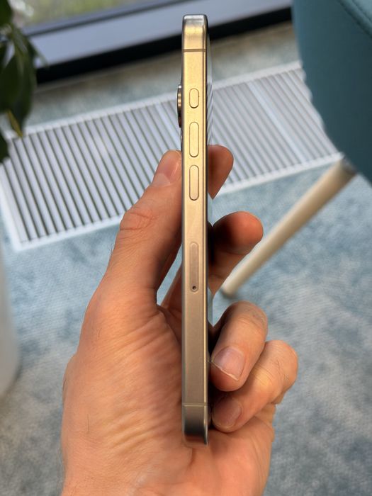 iPhone 15 Pro 256 GB Natural Titanium
