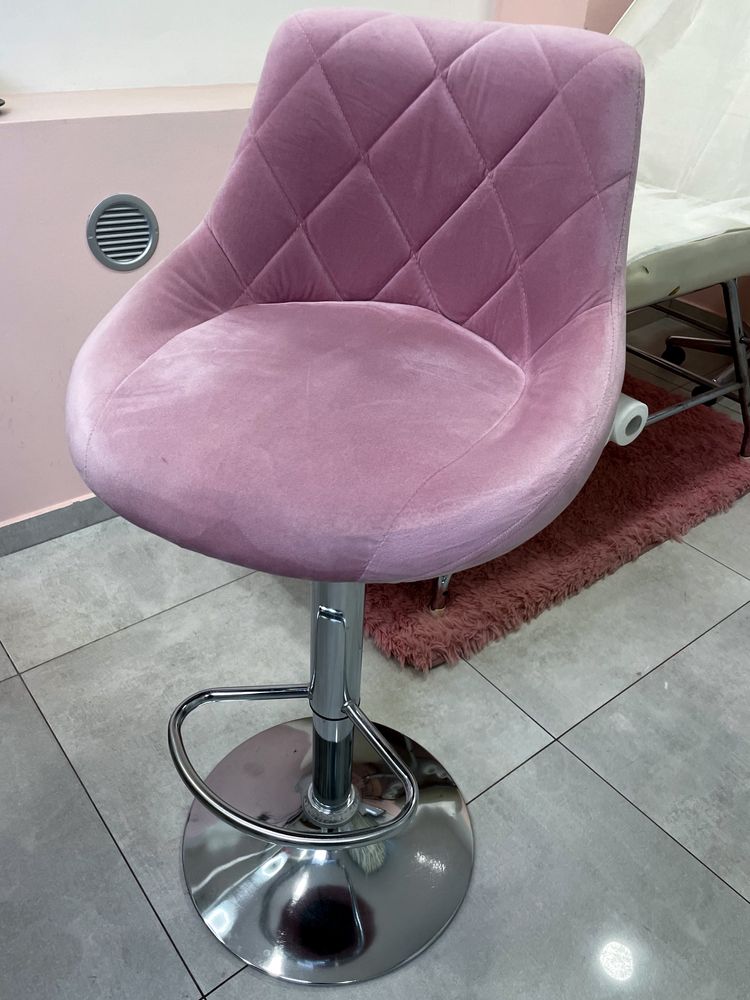 Piękny różowy hoker krzesło fotel do makijażu
