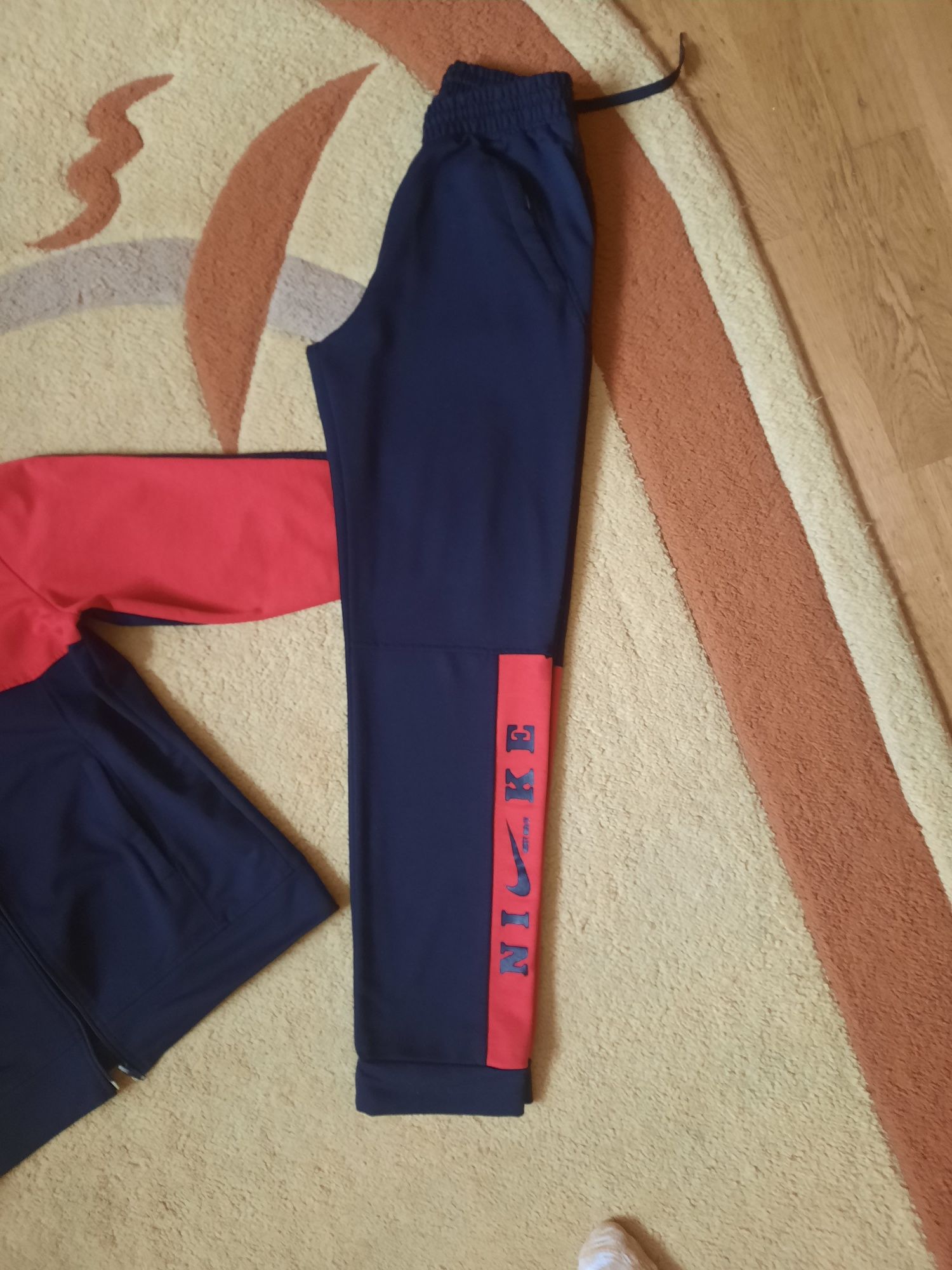 Спортивні костюми Nike на хлопчика розмір 158