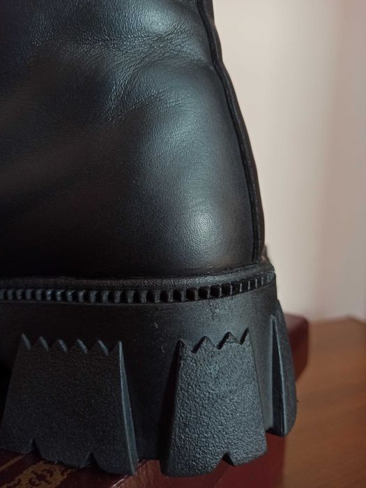 Продаю осіннє\ весняне взуття, черевики 38 розмір