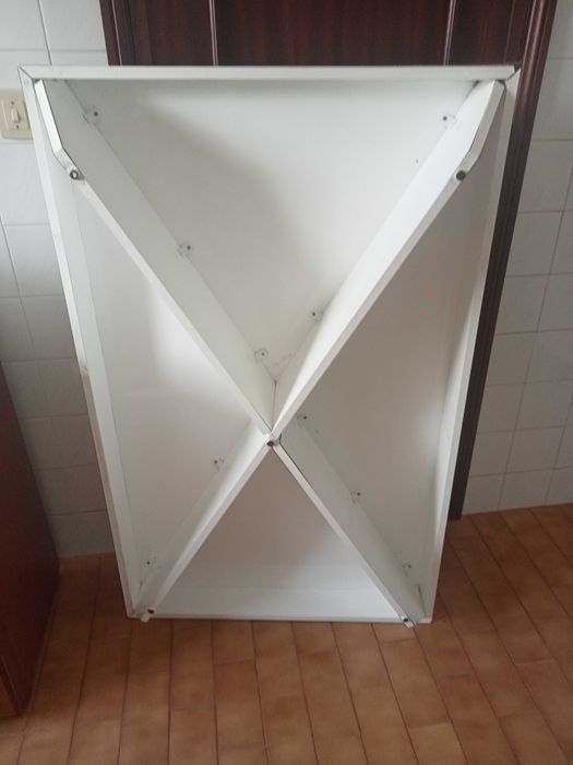 Estrado expositor lacado