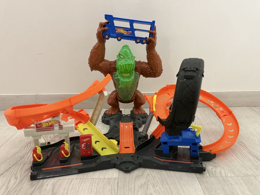 Трек Хот Вілс Напад токсичної горили Hot Wheels Toxic Gorilla