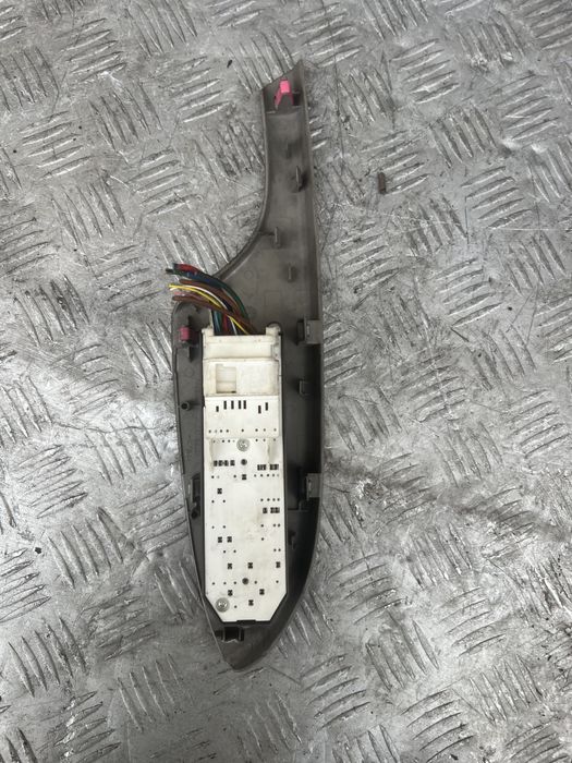 Кнопки стеклоподьемников Тойота королла 08год toyota corolla e140 e150