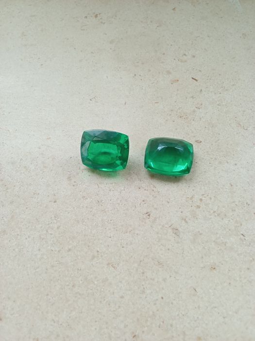 Par de Granadas Tsavoritas – 21.70 quilates (12.8 × 10.6 mm)