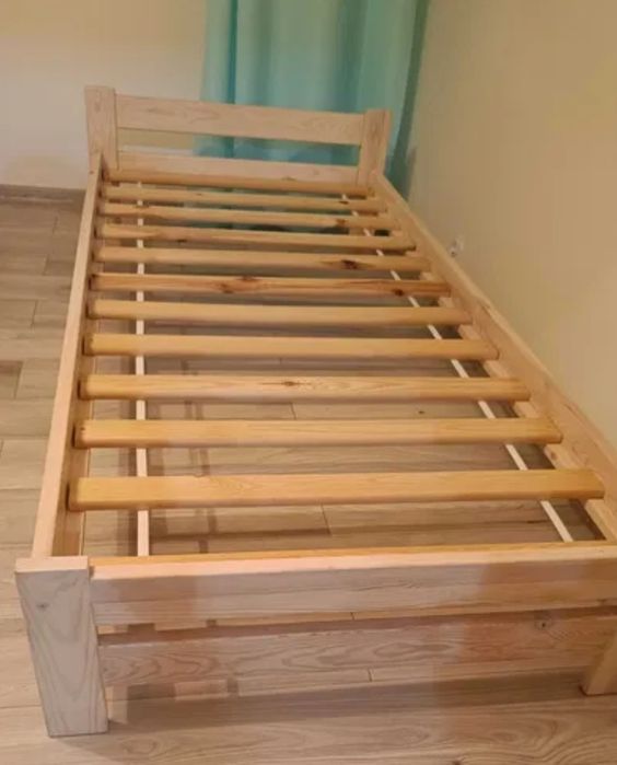 Łóżko 90x200 z materacem