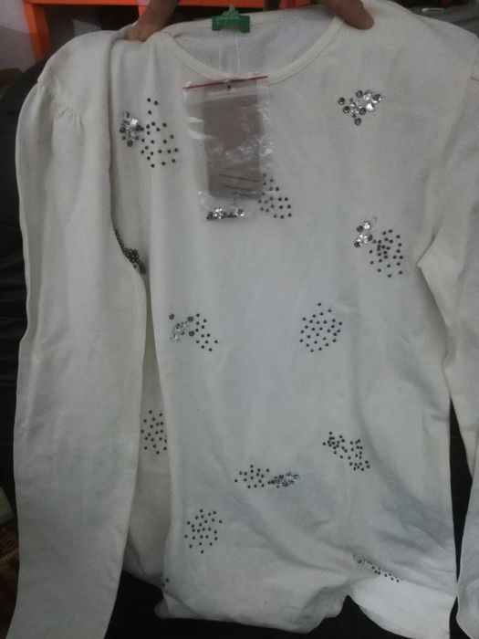 Benetton sweatshirt nova, com etiqueta