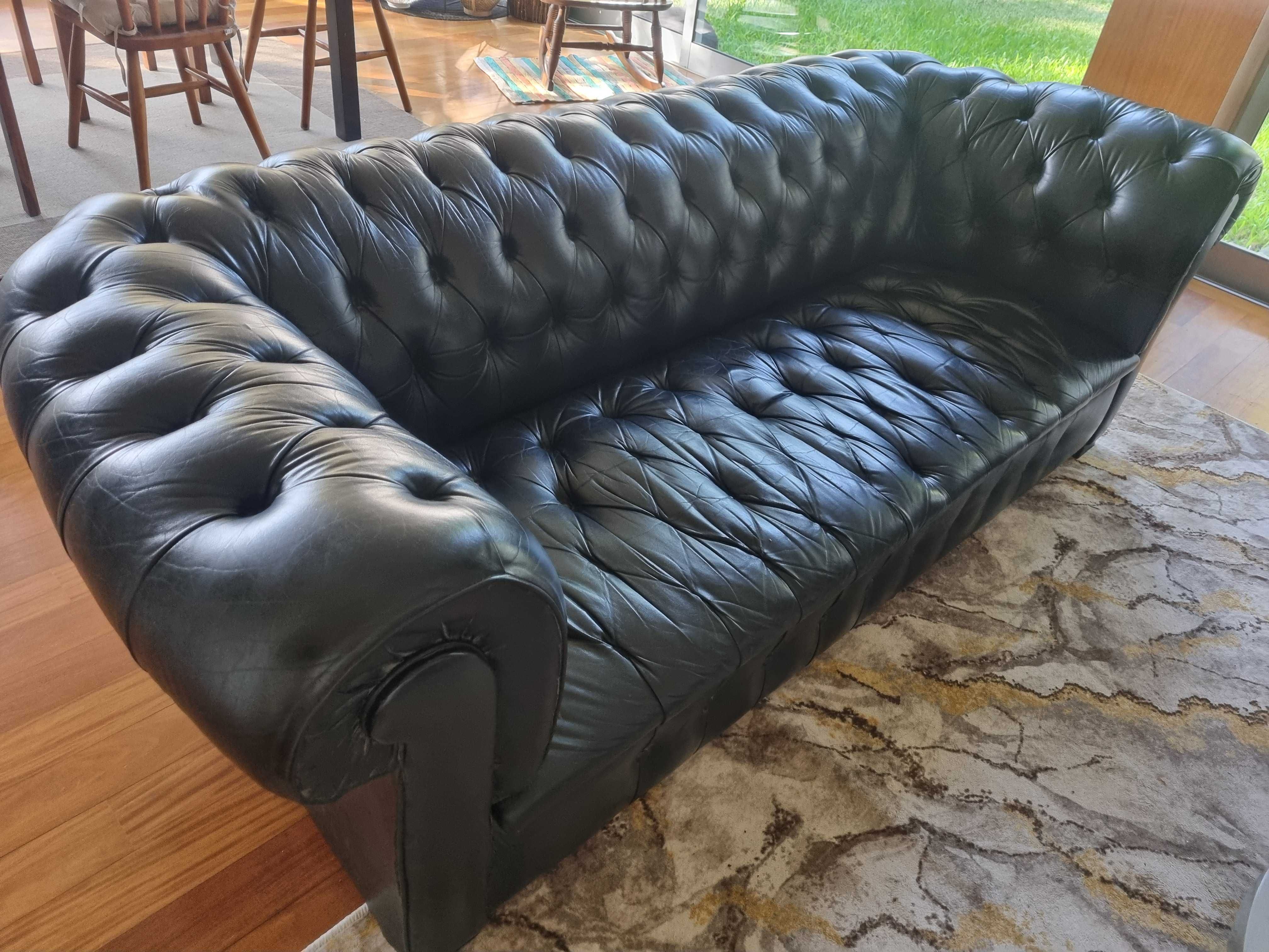 Sofá chesterfield em pele