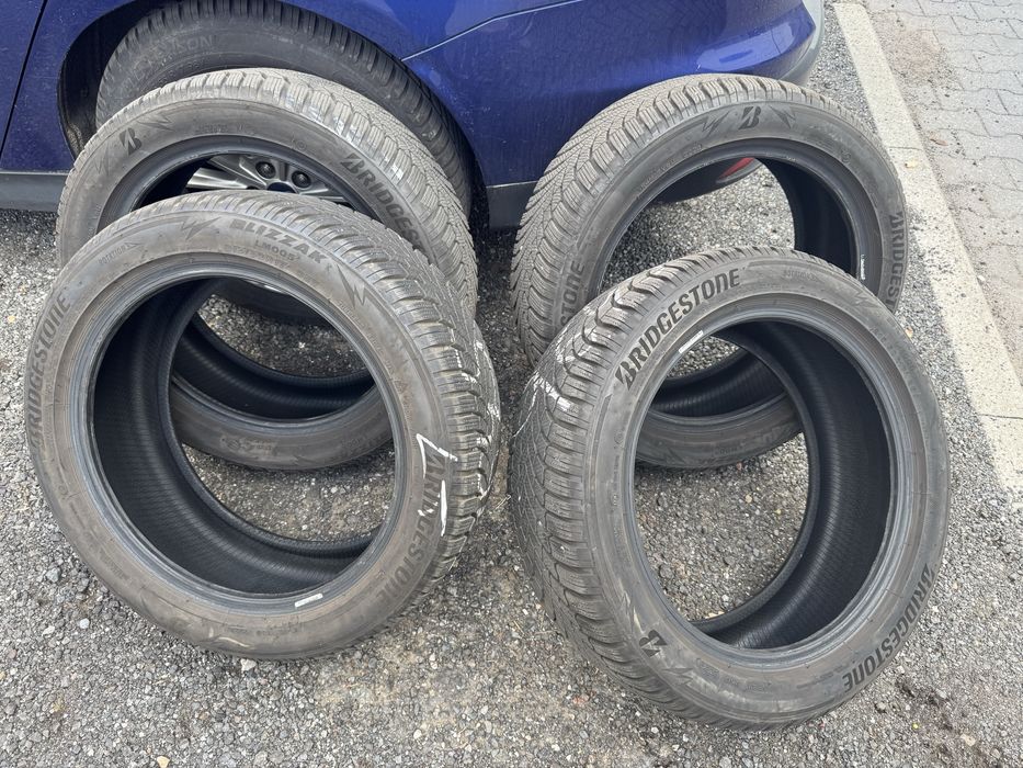 Opony zimowe Bridgestone 215/50 R17 premium stan idealny.