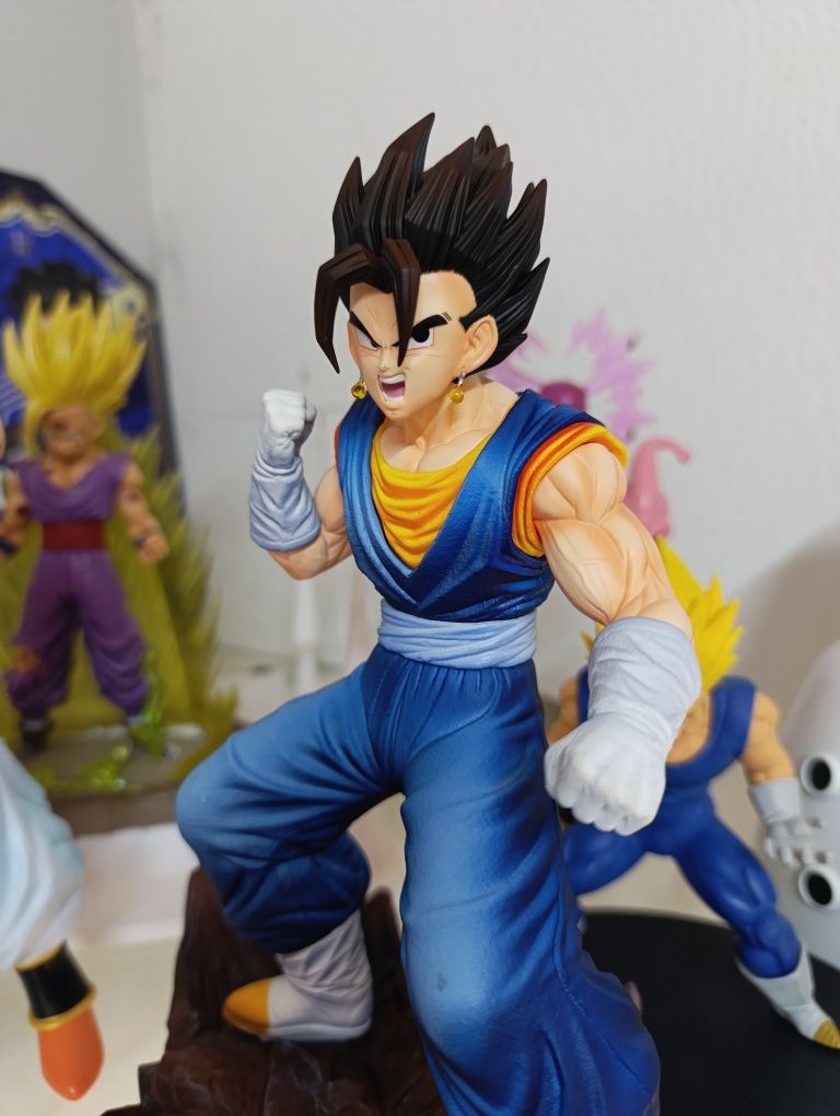 Várias figuras Dragon ball