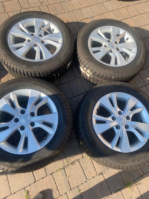 Felgi 16” oryginalne Honda z oponami zimowe Pirelli 215/60
