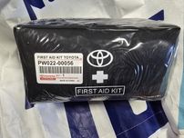 Apteczka Toyota OE PW022 samochodowa oryginał