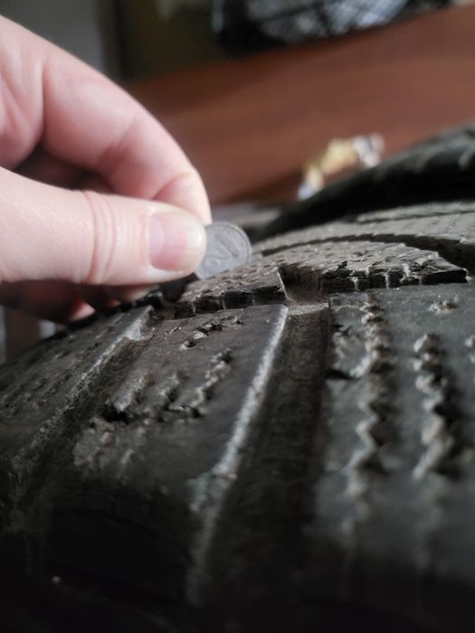 Продам резину 235/55R17 2шт. зима