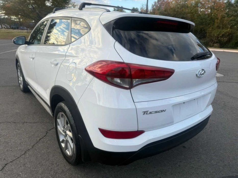 Hyundai Tucson SE      2017