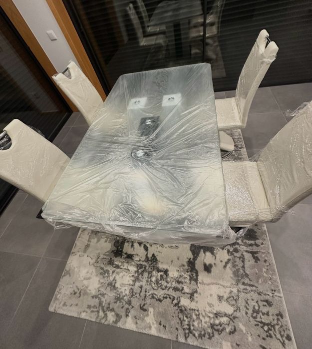 Mesa usada em bom estado