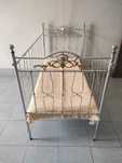 Cama de bebe vintage com colchão