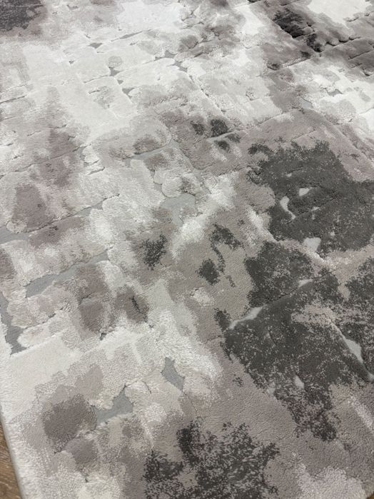 Carpetes cinza e branca