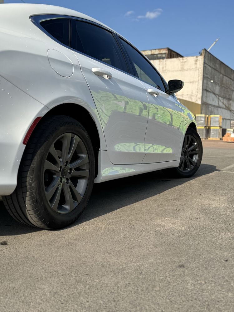 Продам Chrysler 200