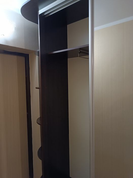 Шафа-купе для одягу кольору венге