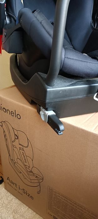 Fotelik samochodowy z bazą ISOFIX, lekki