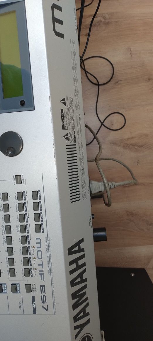 Yamaha Motif es7 + mlan + 512 ram.