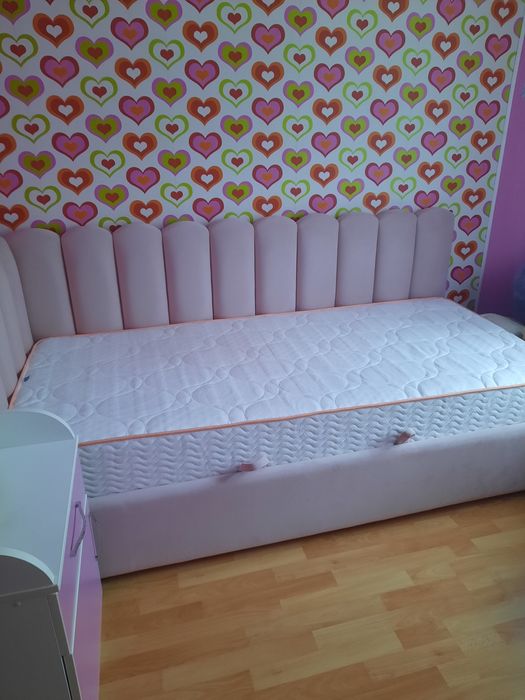 Ліжко з ортопедичним матрацом. Меблі в дитячу.