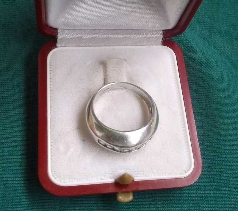 pierścionek srebrny z cyrkoniami 7,75g roz.14