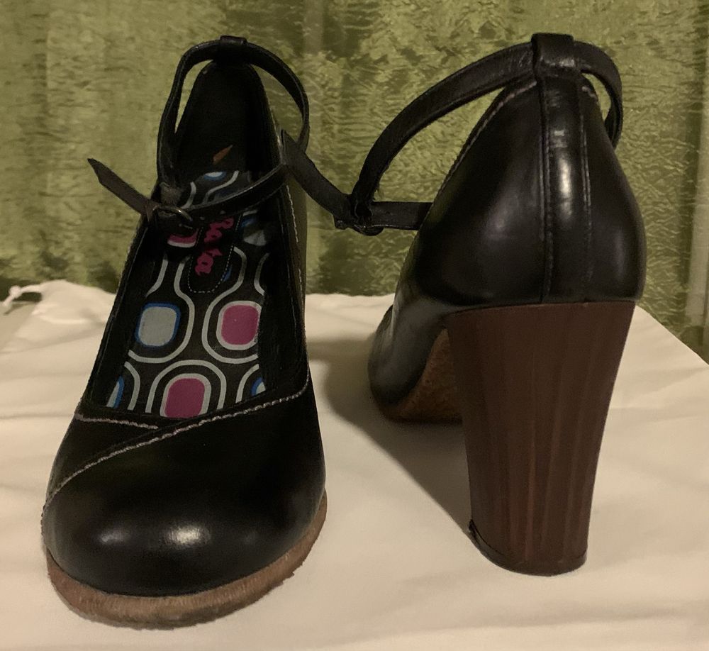 Sapatos em couro azuis