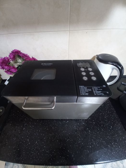 Хлібопічка Elektrolux