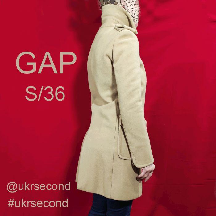 Стильное и лаконичное пальто бренда GAP