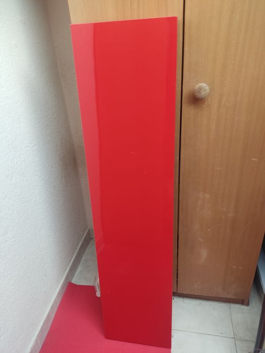 Prateleira IKEA vermelha