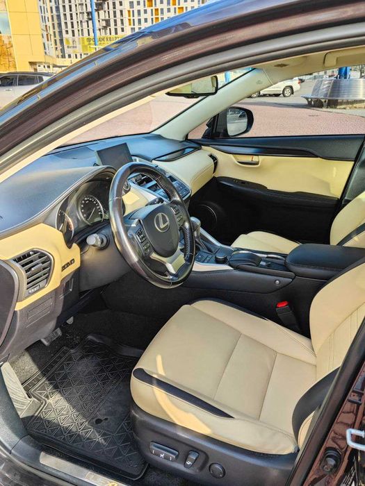 Продам Lexus NX 200t