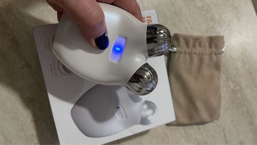 EMS масажер для обличчя