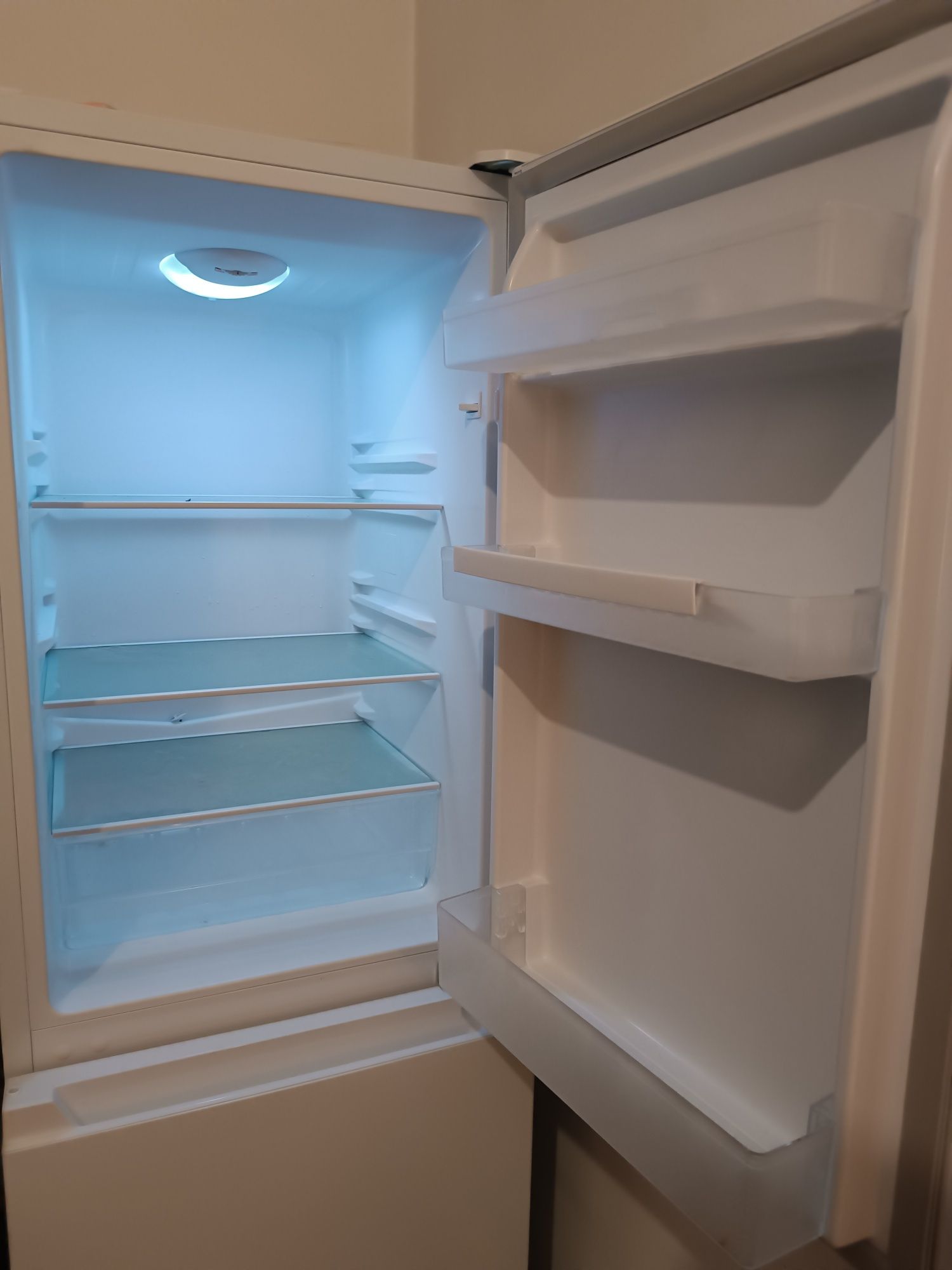 Frigorífico Combinado Kunft KC6455 – Excelente Estado!
