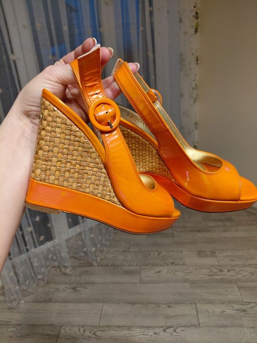 Босоніжки, Італія, шкіра