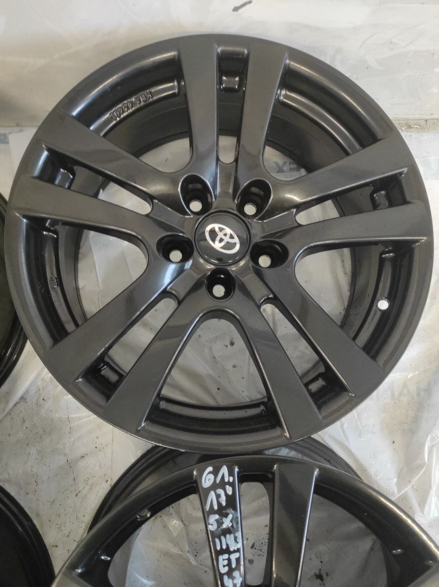 61 Felgi aluminiowe TOYOTA R 17 5x114,3 Bardzo Ładne Czarne