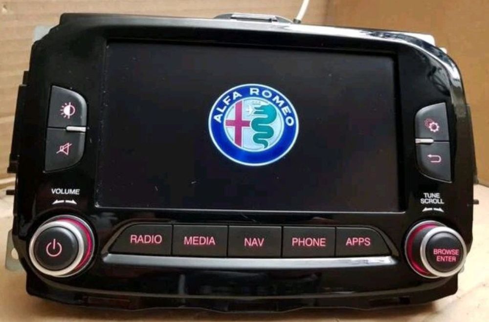 Uconnect 6.5
Upgrade para o Uconnect 5 sem DAB e GPS.
Com/sem instalaç