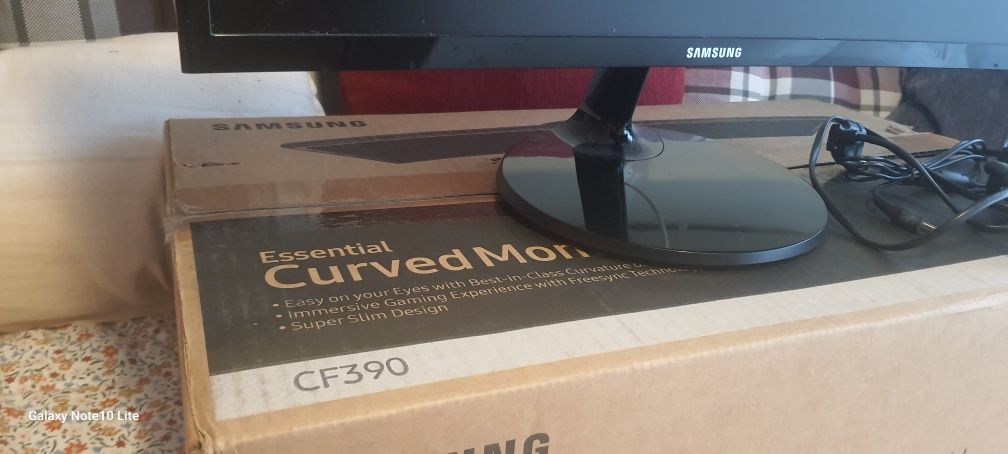 Monitor curvo Samsung CF390 23.5" LED FullHD FreeSync Curvo
