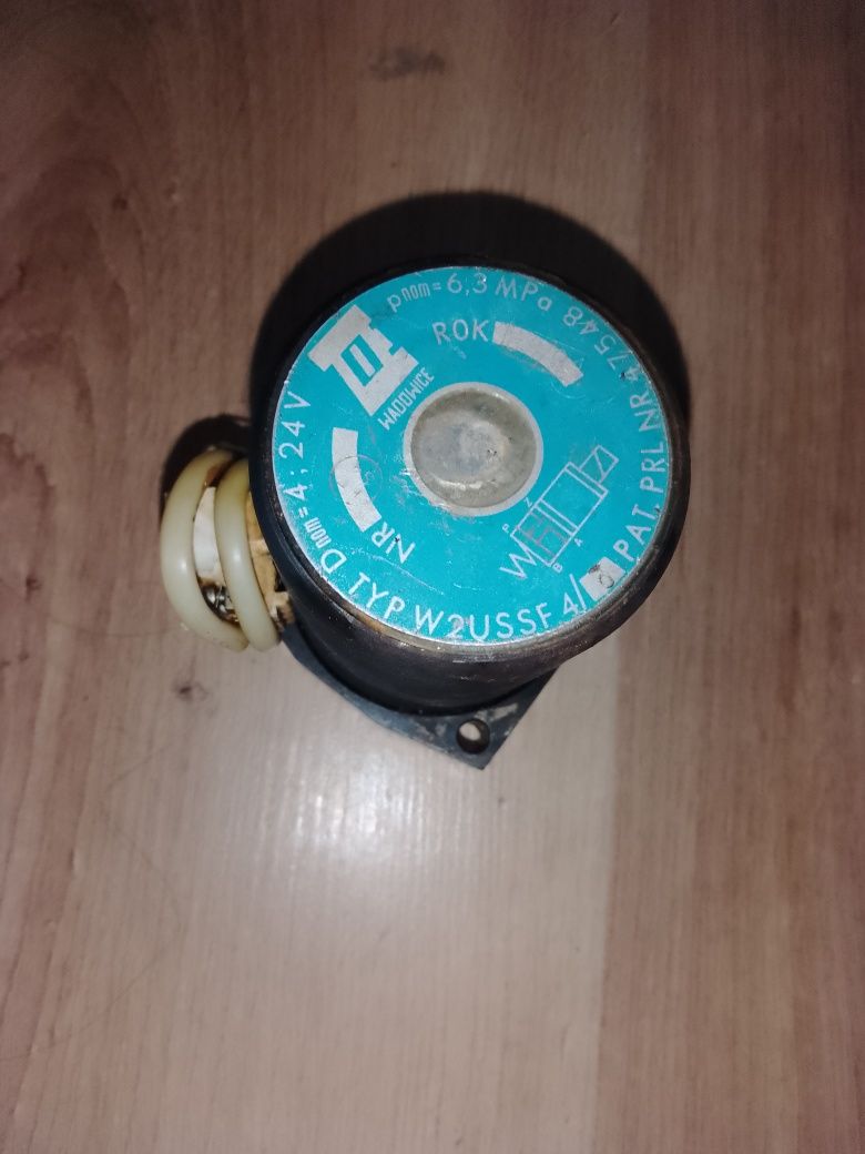 Elektrozawory, stare części elektroniczne
