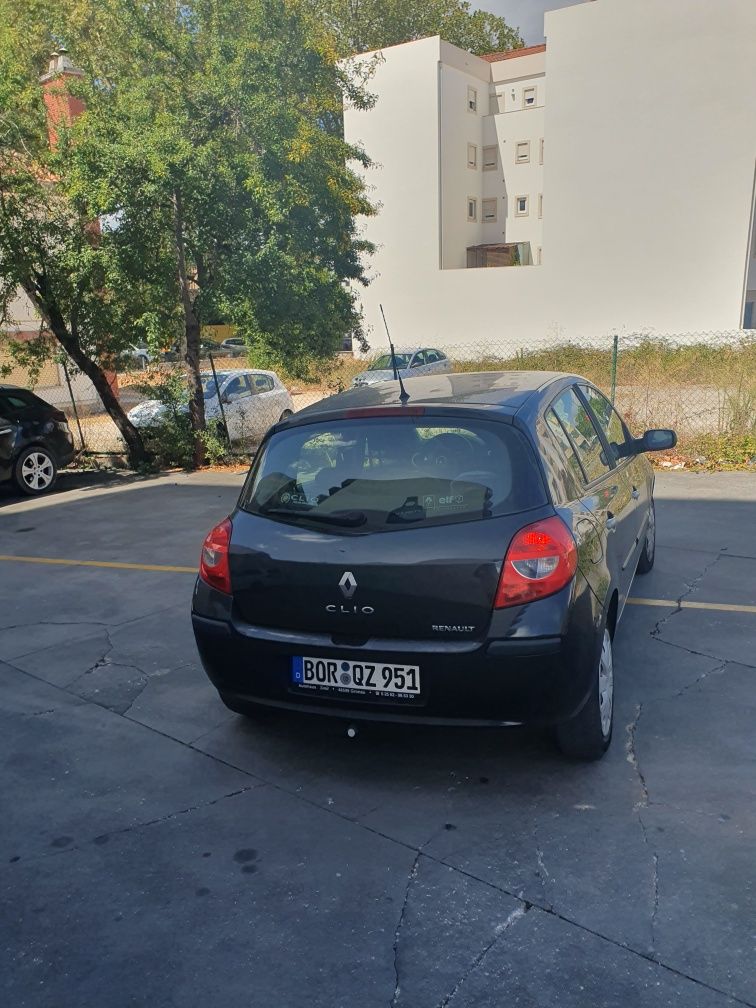 Renault clio com matricula estrangeira