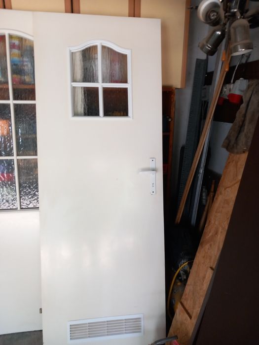 Sprzedam drzwi wewnętrzne białe 80tki pełne lewe iz szybą leweewnętrzn